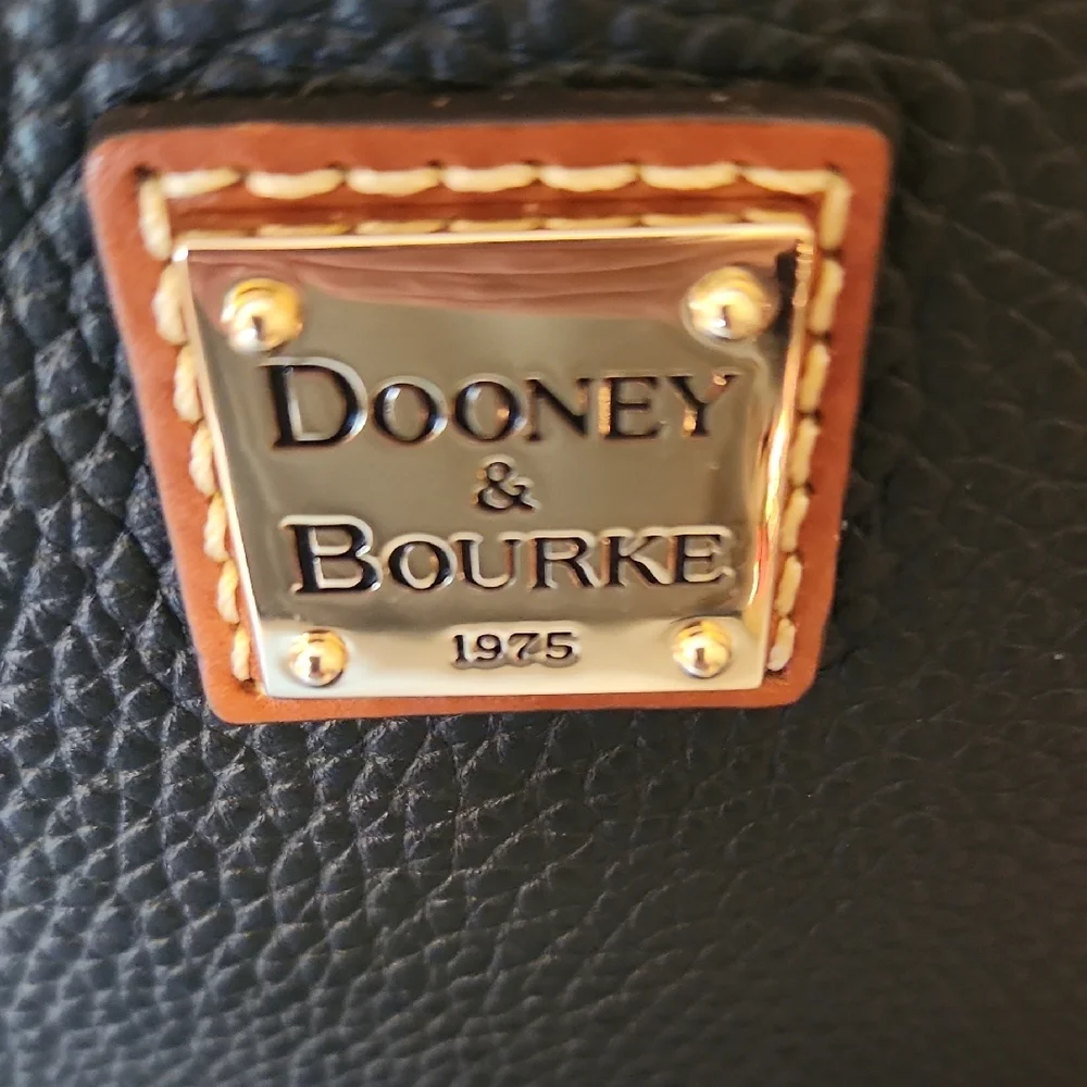 Dooney & Bourke Pebble Grain Camera Bag - Picture 2 of 9